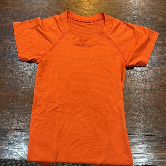 lululemon athletica Tops - 🍑🧡RARE! Orange Swiftly Tech Tee! Size 2! - full length, regular fit!🧡🍑